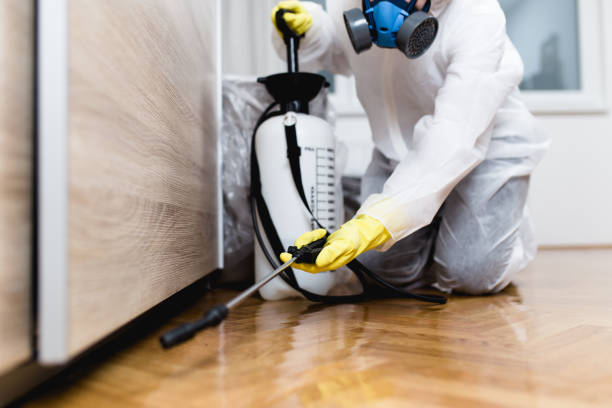 Best Exterminator Services  in Saukville, WI